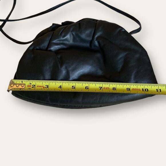 80's Black clamshell Clutch, quality leather with shoulder strap - Picture 7 of 8